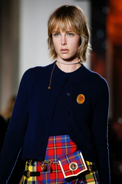 Look 15